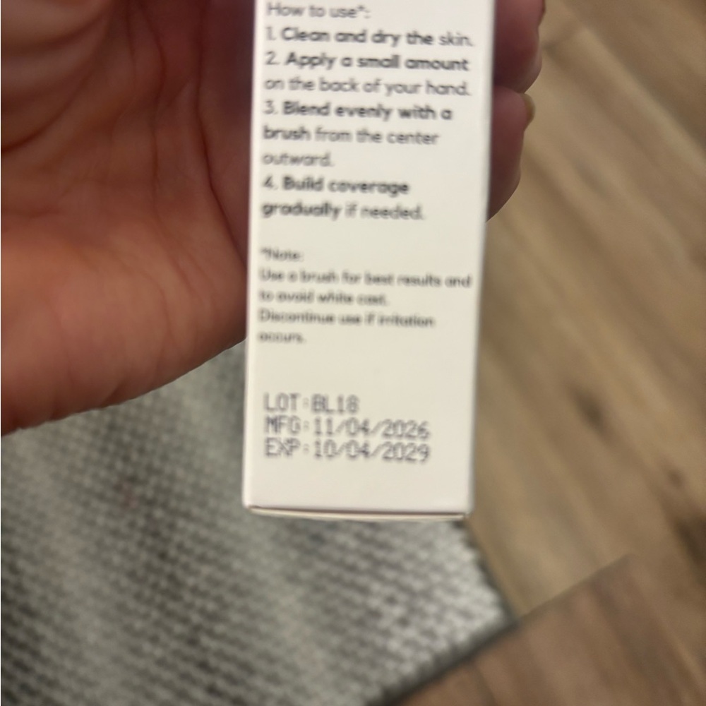 Luxe color changing foundation matches skin color perfect- for medium skin tones - Picture 12 of 16